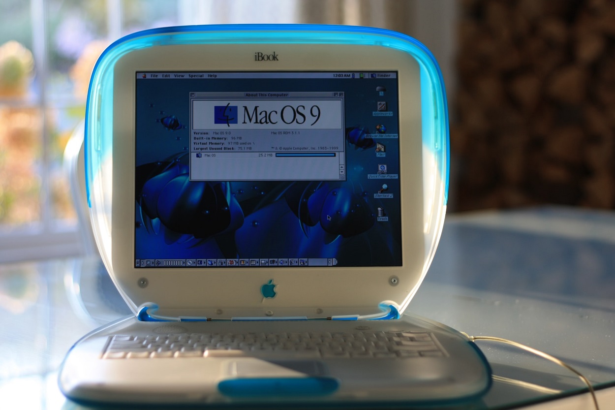 Ibook the First Laptop with Wifi
